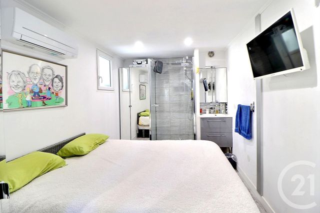 Afficher la photo en grand Appartement T3 à vendre - 3 pièces - 60.0 m2 - ST RAPHAEL - 83 - PROVENCE-ALPES-COTE-D-AZUR - Century 21 Sud Habitat