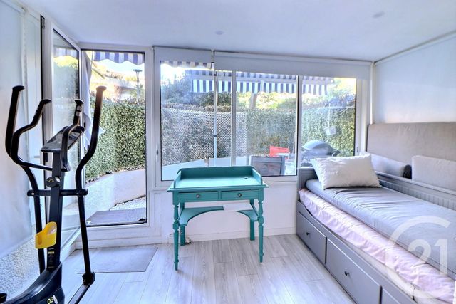 Afficher la photo en grand Appartement T3 à vendre - 3 pièces - 60.0 m2 - ST RAPHAEL - 83 - PROVENCE-ALPES-COTE-D-AZUR - Century 21 Sud Habitat