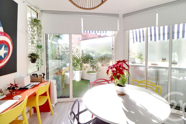 Afficher la photo en grand Appartement T3 à vendre - 3 pièces - 60.0 m2 - ST RAPHAEL - 83 - PROVENCE-ALPES-COTE-D-AZUR - Century 21 Sud Habitat